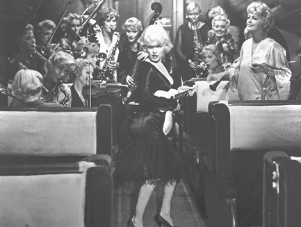 Jack Lemmon e Marilyn Monroe in "A Qualcuno Piace Caldo"